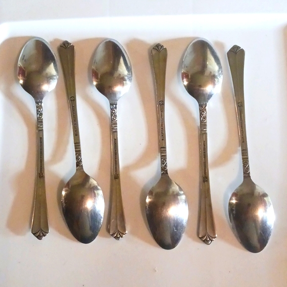 48 pieces of Vintage Oneida Orleans pattern silverware - Picture 10 of 16